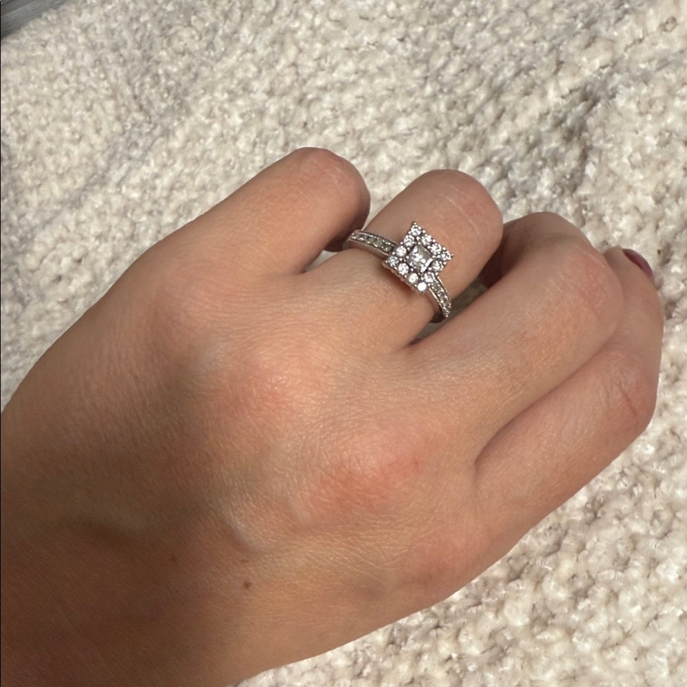 Elegant White Gold Diamond Engagement Ring